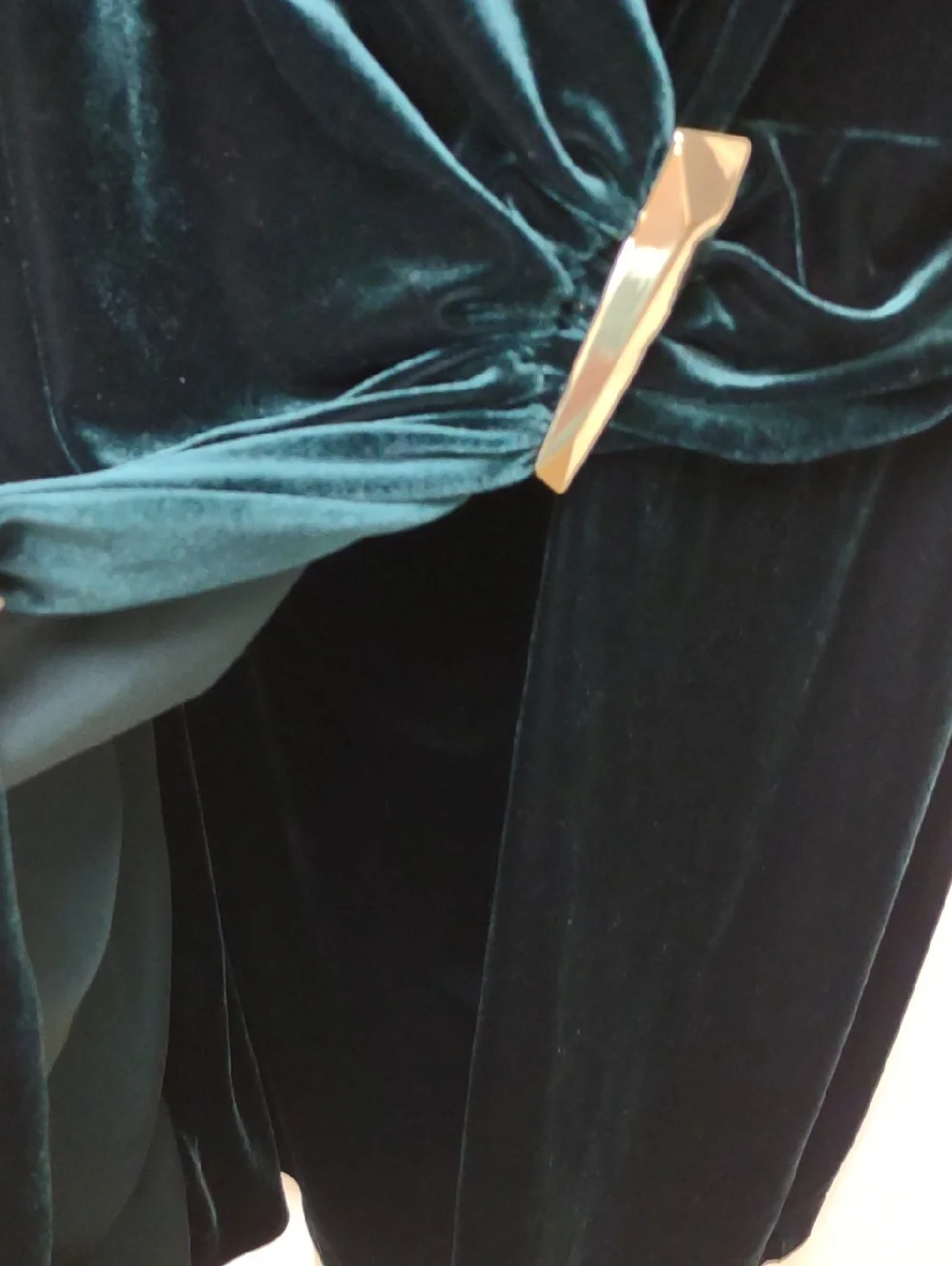 Calvin Klein Green Velvet V-Neck Dress with Gold V-Bar and Side Ruching NWOT - Picture 6 of 9